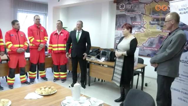 Nagyv�llalati adom�ny a ment�szolg�latnak