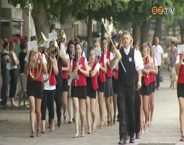 Zen�t�l volt hangos a F� t�r szombaton