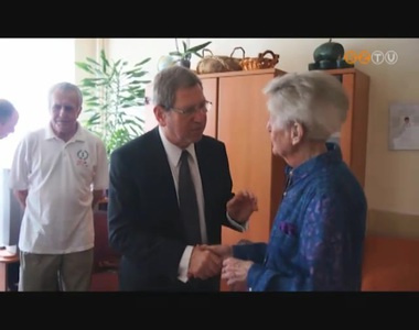 90. sz�let�snapja alkalm�b�l k�sz�nt�tte Pusk�s Tivadar Sz�plaki J�nosn�t