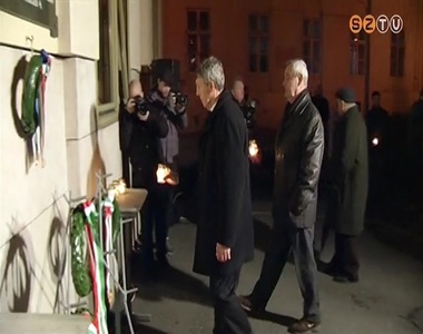 Megeml�kez�s a v�ros gy�sznapj�r�l