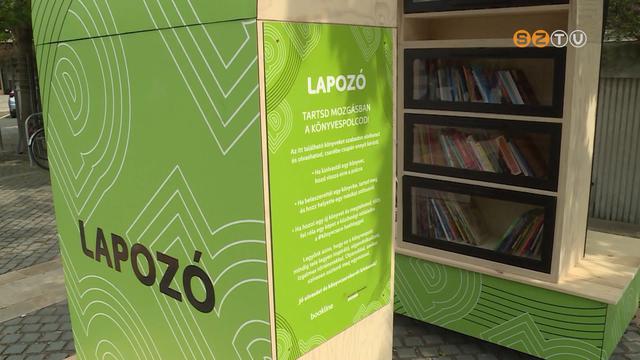 Lapozó - Könyvcserepont nyílt a Városháza előtt, bárki hozhat és vihet kedvére való kötetet