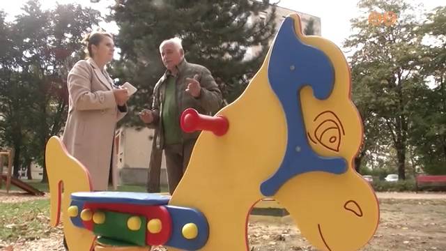 Új játékot vásárolt a Diófa utcai játszótérre Ágh Ernő, a körzet fideszes képviselője Új játékot vásárolt a Diófa utcai játszótérre Ágh Ernő, a körzet fideszes képviselője