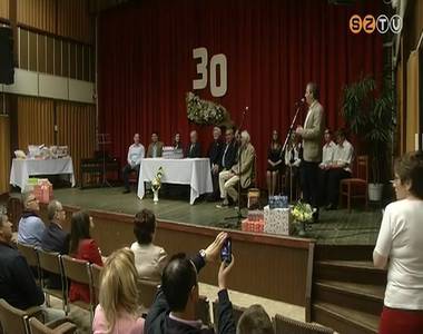 D�jazt�k a fiatal �r�kat, k�lt�ket