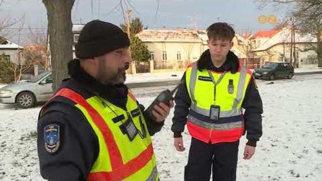 A Claudius Polgárőr Egyesület meleg teával és elsősegély-bőrönddel felszerelkezve indul járőrözni A Claudius Polgárőr Egyesület meleg teával és elsősegély-bőrönddel felszerelkezve indul járőrözni