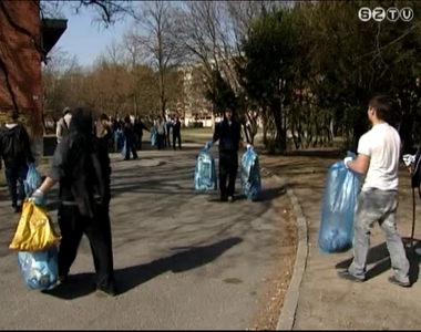 Takarítási akcióba fogtak a Savaria-iskola diákjai Takarítási akcióba fogtak a Savaria-iskola diákjai