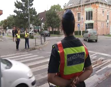 Rendőrök és polgárőrök vigyáznak az iskolákba igyekvőkre szeptemberben Rendőrök és polgárőrök vigyáznak az iskolákba igyekvőkre szeptemberben