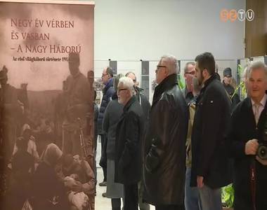 N�gy �v v�rben �s vasban