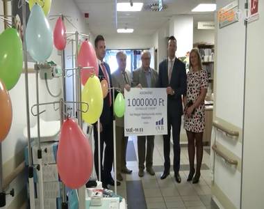 Egymillió forintos adomány a kórháznak Egymillió forintos adomány a kórháznak