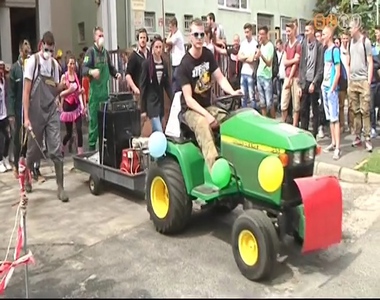 Bolondballag�s a Savaria Szakk�pz� Iskol�ban