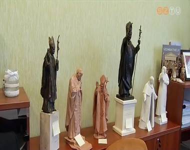 Kar�csony el�tt avatj�k fel Szent II. J�nos P�l p�pa szobr�t a Szal�zi t�ren