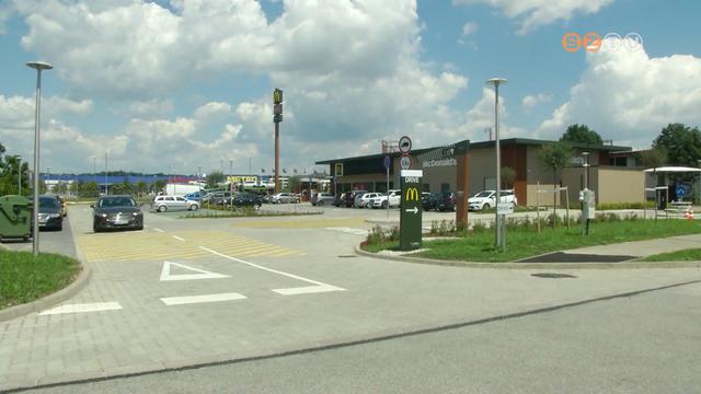 Lakossági panaszáradat - Túlságosan megnőtt a forgalom az új gyorsétterem miatt Lakossági panaszáradat - Túlságosan megnőtt a forgalom az új gyorsétterem miatt