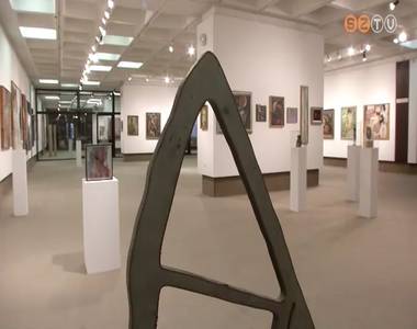 V�logatott ki�ll�t�s a k�pt�rban