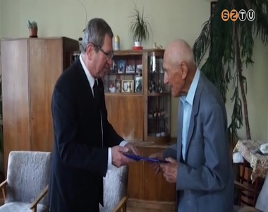 90. sz�let�snapj�n k�sz�nt�tt�k Gyulav�ri Oszk�rt