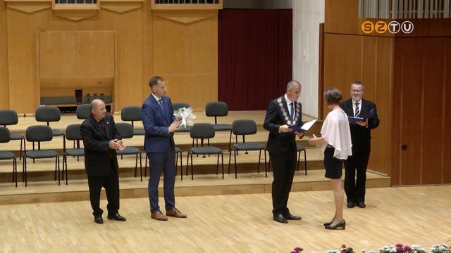 Pedagógusnap - Kitüntette a város a kiemelkedő munkát végző pedagógusokat és segítőiket Pedagógusnap - Kitüntette a város a kiemelkedő munkát végző pedagógusokat és segítőiket