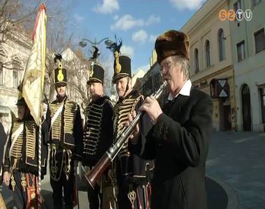 Husz�rok n�pszer�s�tett�k az eml�khadj�ratot