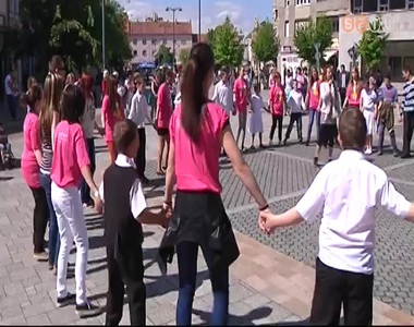 T�nch�z k�z a k�zben