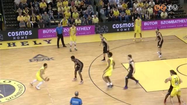 Sim�n verte az �joncot a Falco