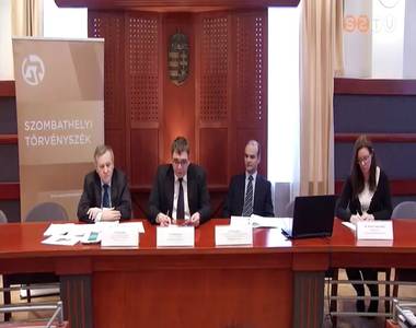 T�rv�nyi v�ltoz�sok