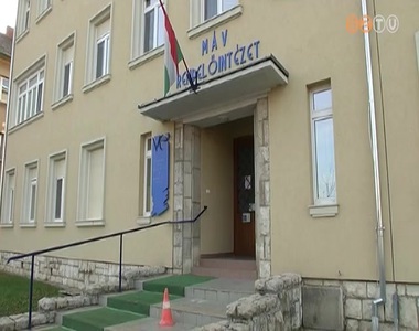 Megny�ltak az olt�pontok