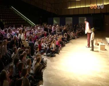 V�ndormuzsikus a Sporth�zban