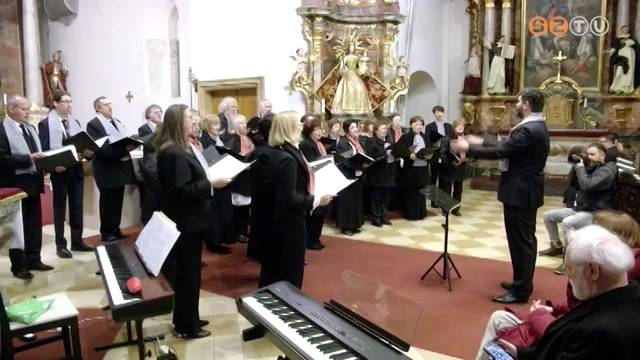 K�rusm�vek csend�ltek fel szombaton a Szent M�rton-templomban