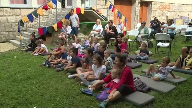Játszóházzal várták a gyerekeket az AGORA teraszon Játszóházzal várták a gyerekeket az AGORA teraszon