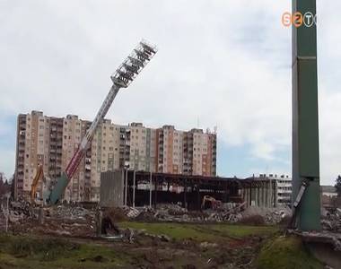 Led�nt�tt�k a Halad�s stadion h�res kandel�bereit