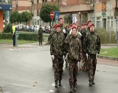 1956-ra eml�kezett a v�ros