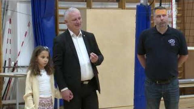 Emléktáblát kapott Szendrődi János egykori röplabdázó a róla elnevezett tornateremben Emléktáblát kapott Szendrődi János egykori röplabdázó a róla elnevezett tornateremben