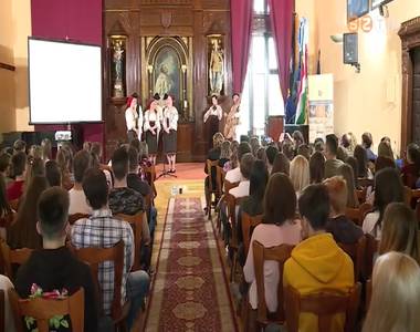 A Hargita megyei Gyimesfelsőlokról fogadott vendégeket a premontrei pimnázium A Hargita megyei Gyimesfelsőlokról fogadott vendégeket a premontrei pimnázium