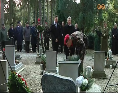 Vit�z Both B�l�ra a eml�keztek hal�l�nak 13. �vfordul�j�n a J�ki �ti temet�ben