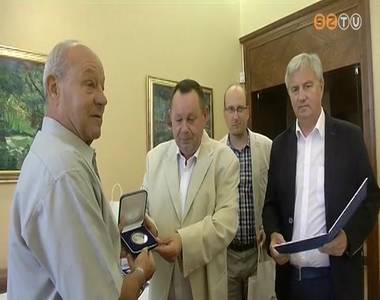 Halad�s-j�t�kosokat k�sz�nt�ttek sz�let�snapjuk alkalm�b�l