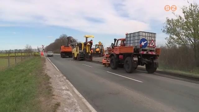 A 87-es főút Szombathely és Kőszeg közötti szakaszán dolgoznak a közútkezelő munkatársai A 87-es főút Szombathely és Kőszeg közötti szakaszán dolgoznak a közútkezelő munkatársai