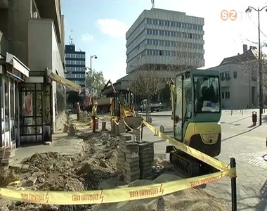 Elektromos k�belt cser�lnek a Bejczy utc�ban