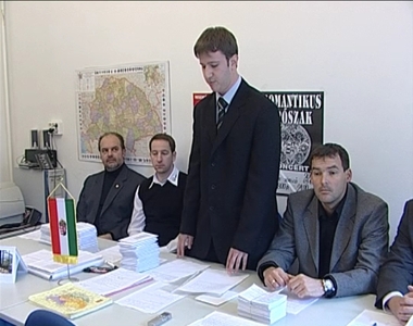 A Jobbik megsemmistette a le nem adott ajnlszelvnyeket