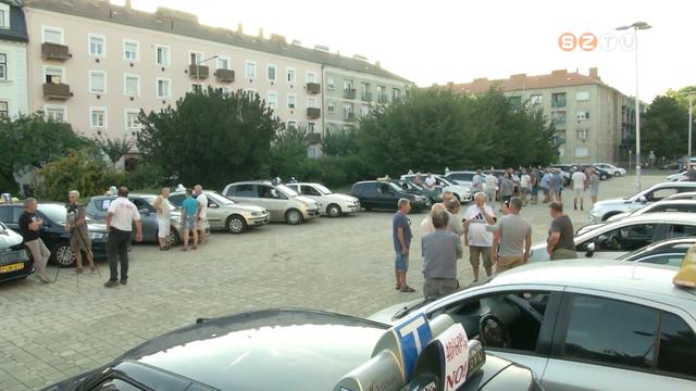 Autós oktatók demonstráltak Szombathelyen Autós oktatók demonstráltak Szombathelyen