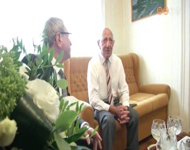 Kilencvenedik születésnapján köszöntötte a város polgármestere Szekér Károlyt Kilencvenedik születésnapján köszöntötte a város polgármestere Szekér Károlyt