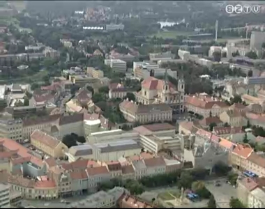 T�bb sz�z ember biztos�tja a karnev�l zavartalans�g�t