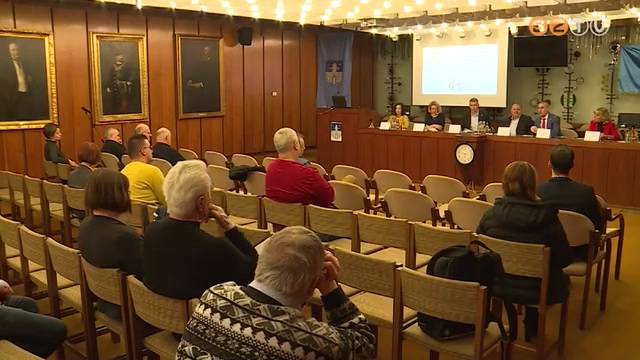 Civil F�rumot tartottak a V�rosh�z�n