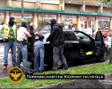 P�nzsz�ll�t� kirabl�s�ra k�sz�ltek