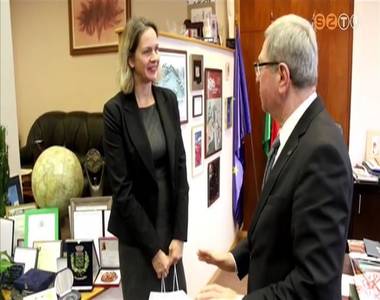 Lakos Nikoletta sakkolimpikont k�sz�nt�tt�k