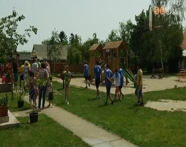 Mintegy 90 gyereket mozgatott meg a VIII. Ernuszt Labdar�g� Kupa