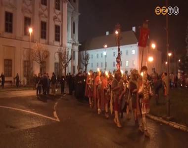 Vesper�ssal indult a Szent M�rton-h�t