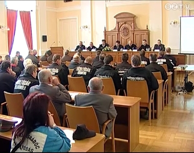 Kevesebb p�nzb�l gazd�lkodnak a t�zolt�k