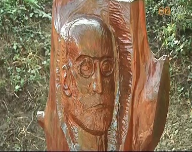 Felavatt�k a k�moni arbor�tumban a gy�jtem�nyes kert alap�t�j�nak fel�j�tott szobr�t