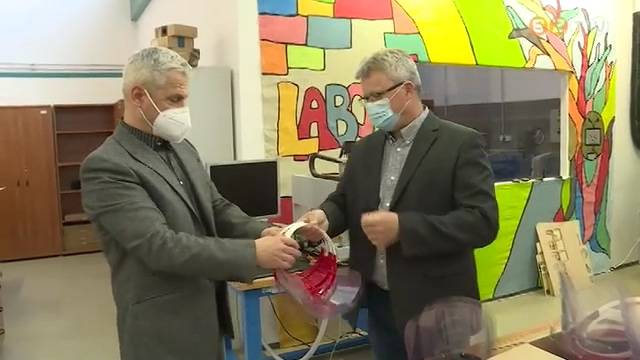 Arcvédő pajzsok a kórháznak Arcvédő pajzsok a kórháznak