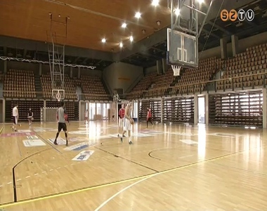 �jra p�ly�n a Falco