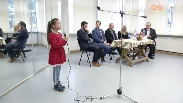 �rz�keny�t� h�t a l�t�ss�r�ltekkel