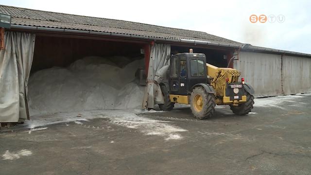 A SZOVA 15 járművel, 50 dolgozóval és kellő mennyiségű sóval készül a havazásra