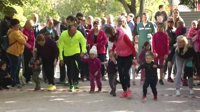 Micimack� Fut�s az elfogad�s jegy�ben